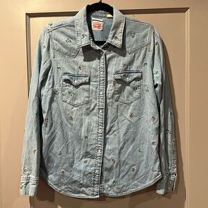 Vintage Levi’s Ladies Large Denim Pearl Snap